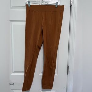 Old Navy high-waisted pants 
Tan
Size M
Condition Used Like New